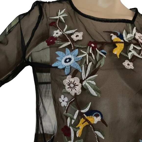 DAVI & DANI Sheer Long Sleeve Mock Neck Embroidered Blouse. Medium - Picture 3 of 7